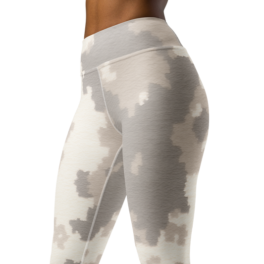 Caspra · Beige high-waisted yoga leggings, close three-quarter pattern view.