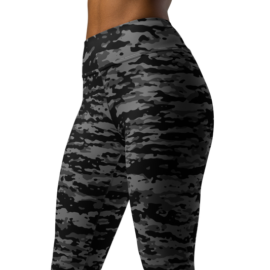 Inka Greyscale camouflage high-waisted yoga leggings, close pattern view.