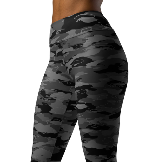 Marsho Greyscale camouflage high-waisted yoga leggings, close pattern view.