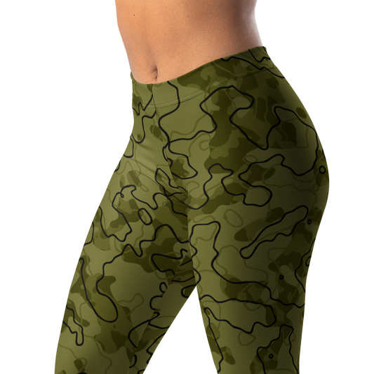 Tundra Cardamom Seed camouflage mid-rise comfort leggings, waistband and pattern detail.