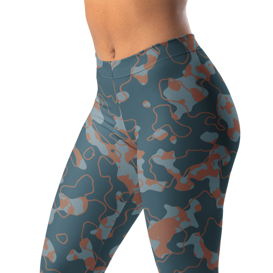 Tundra Subtle Contrasts camouflage mid-rise comfort leggings, waistband and pattern detail.