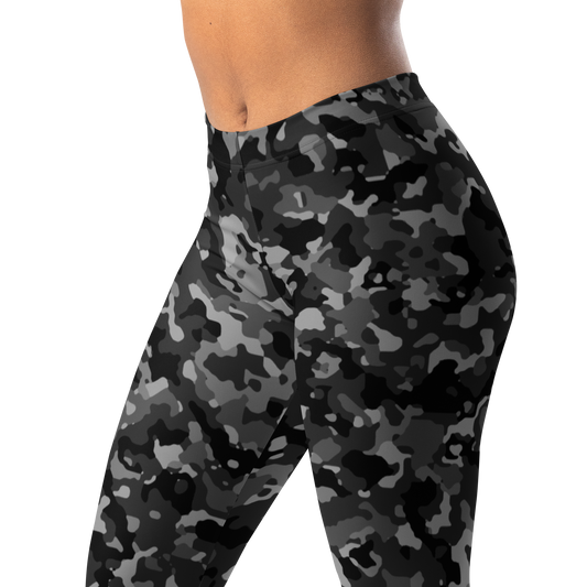 Blizza Greyscale comfort leggings, waistband and pattern detail.