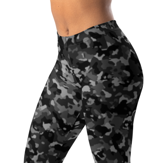 Blizza · Greyscale mid-rise everyday leggings, waistband and pattern detail.