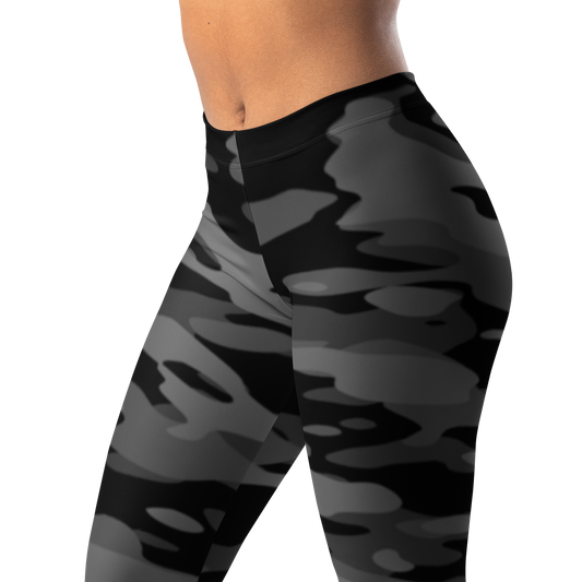 Gulf · Greyscale mid-rise everyday leggings, waistband and pattern detail.