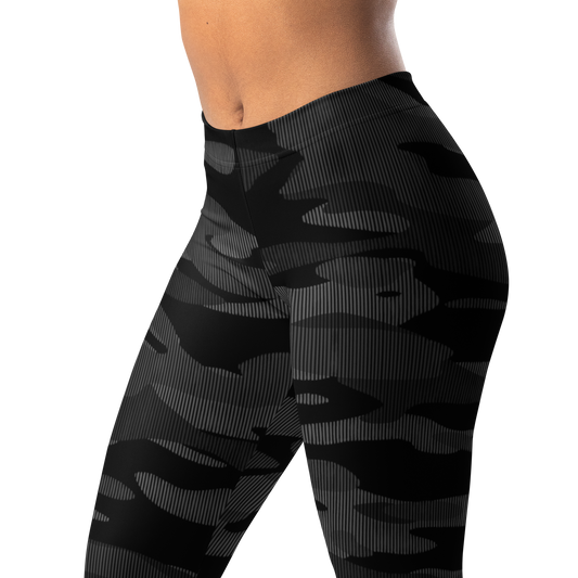 Gulf Striation Greyscale camouflage mid-rise comfort leggings, waistband and pattern detail.