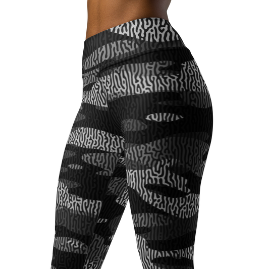 Gulf — Turing · Greyscale high-waisted yoga leggings, close three-quarter pattern view.