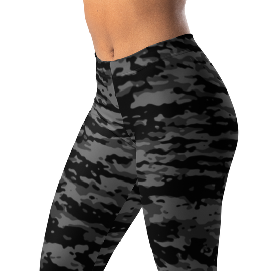 Inka · Greyscale mid-rise everyday leggings, waistband and pattern detail.