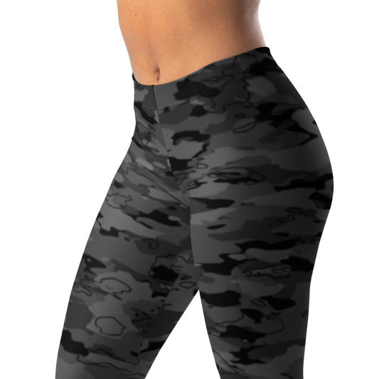 Marsho · Greyscale · 1 mid-rise everyday leggings, waistband and pattern detail.