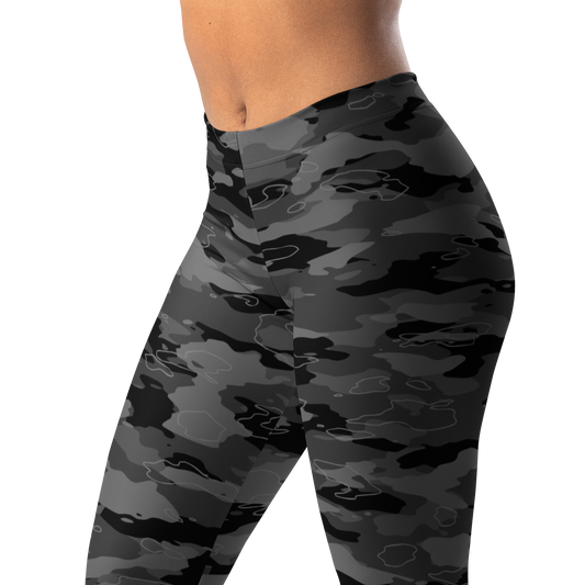 Marsho Greyscale 3 camouflage mid-rise comfort leggings, waistband and pattern detail.