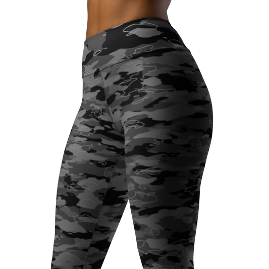Marsho · Greyscale high-waisted yoga leggings, close three-quarter pattern view.