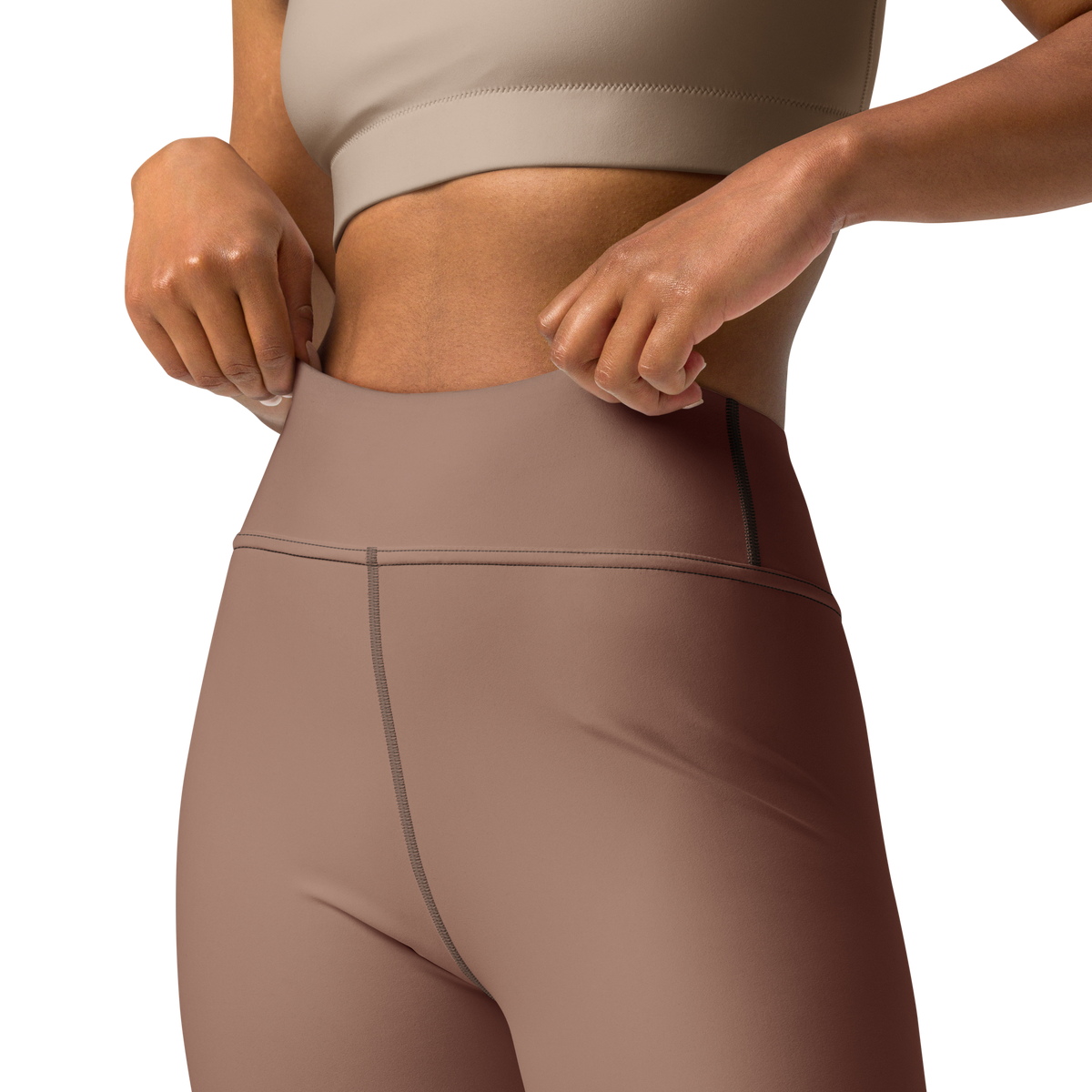 Plain Mocha Mousse high-waisted yoga leggings, waistband and construction detail.