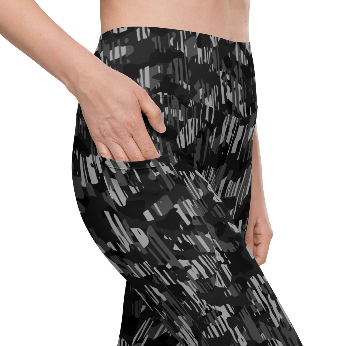 Savannah Black high-waisted pocket leggings, pocket detail.