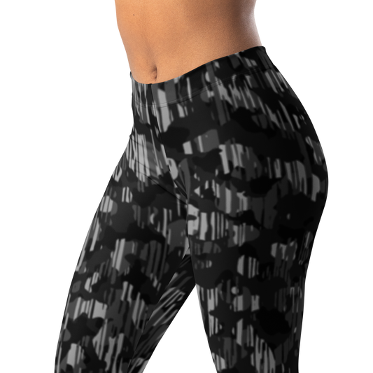 Savannah · Black mid-rise everyday leggings, waistband and pattern detail.