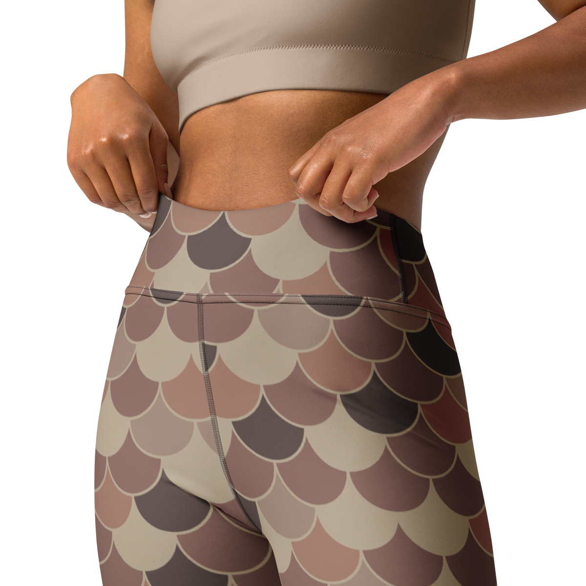 Scallop Mocha Mousse high-waisted yoga leggings, waistband and construction detail.