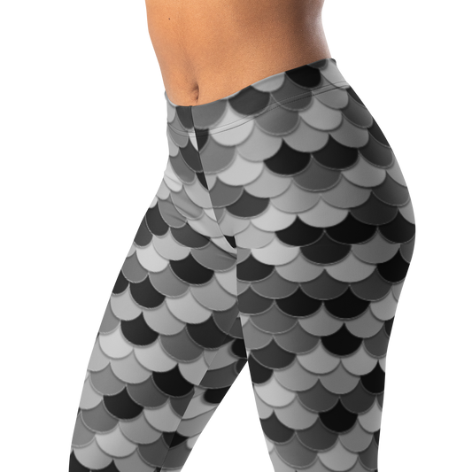 Scallop — Relief · Black mid-rise everyday leggings, waistband and pattern detail.