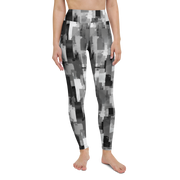 Statique · Greyscale high-waisted yoga leggings, straight front view, barefoot.