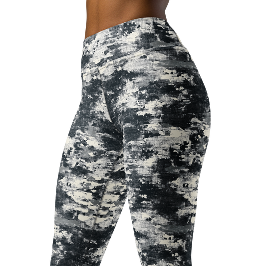 Textra · Greyscale high-waisted yoga leggings, close three-quarter pattern view.