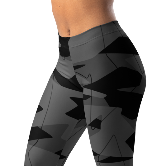 Timbre Greyscale 1 camouflage mid-rise comfort leggings, waistband and pattern detail.