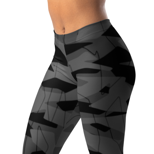 Timbre · Greyscale · 1 mid-rise everyday leggings, waistband and pattern detail.