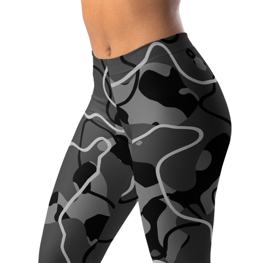 Tundra Greyscale Large-Scale camouflage mid-rise comfort leggings, waistband and pattern detail.