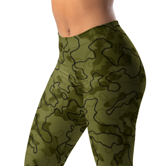 Tundra · Cardamom Seed mid-rise everyday leggings, waistband and pattern detail.