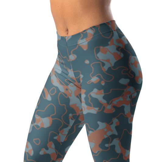 Tundra · Subtle Contrasts mid-rise everyday leggings, waistband and pattern detail.